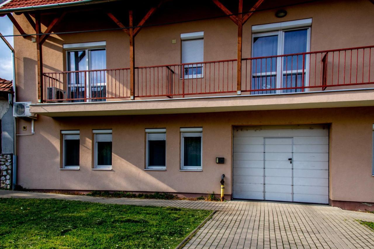 Family Residence Eger Eksteriør billede