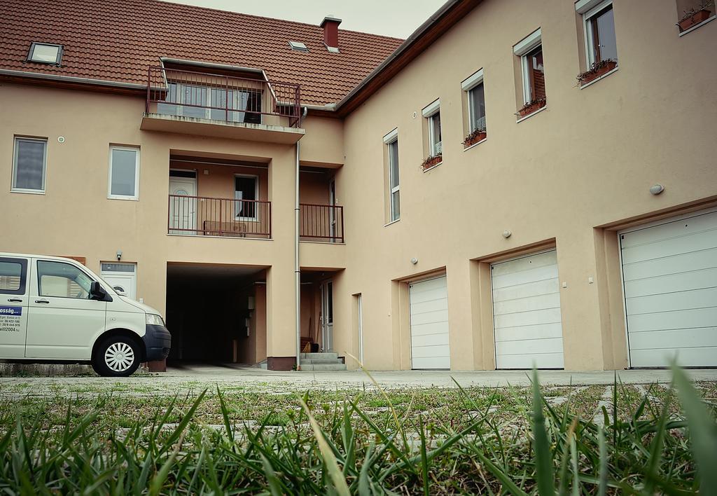 Family Residence Eger Eksteriør billede